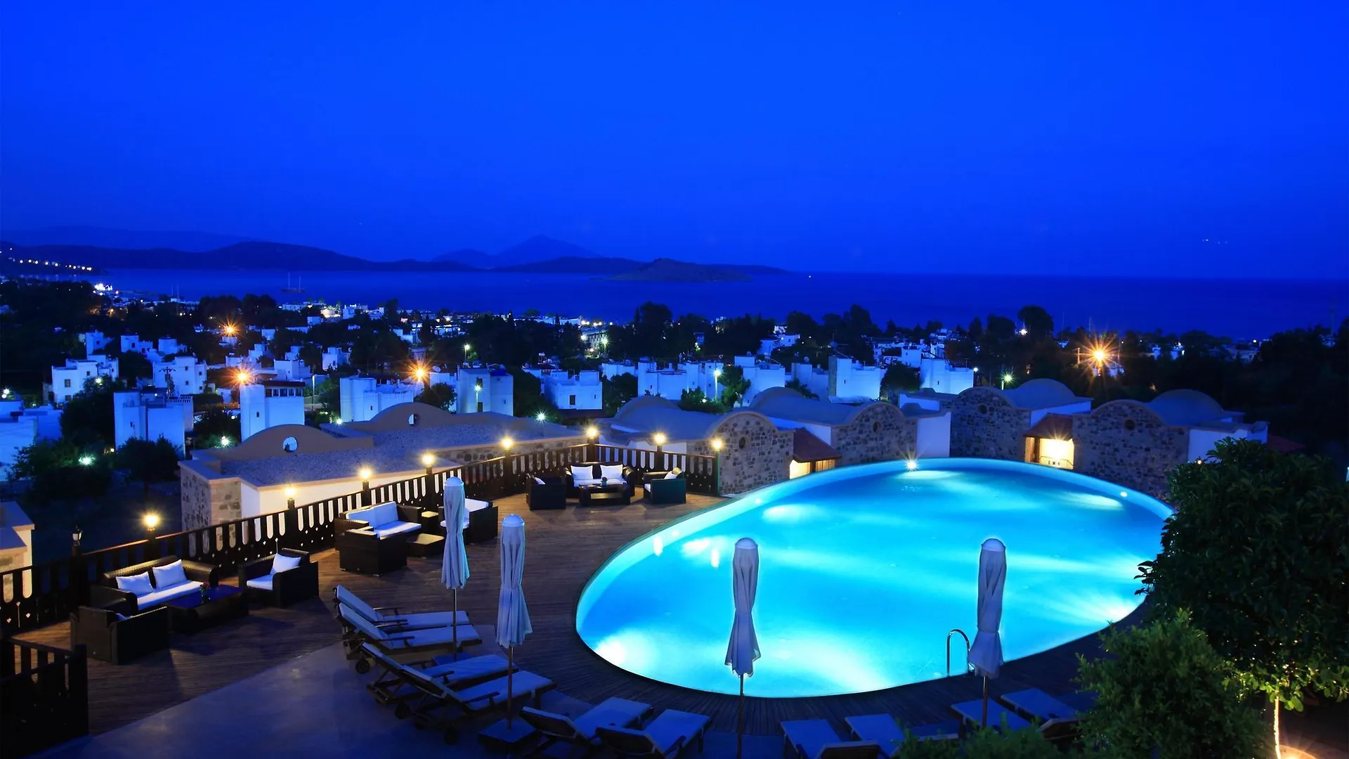 Temenos Luxury Suites Hotel & Spa أورتاكنت